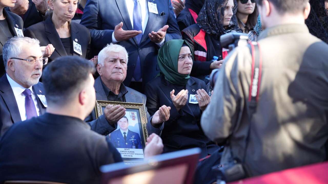 Fotoğrafını Babası Taşıdı: Milas Şehidini Gözyaşlarıyla Uğurladı 14